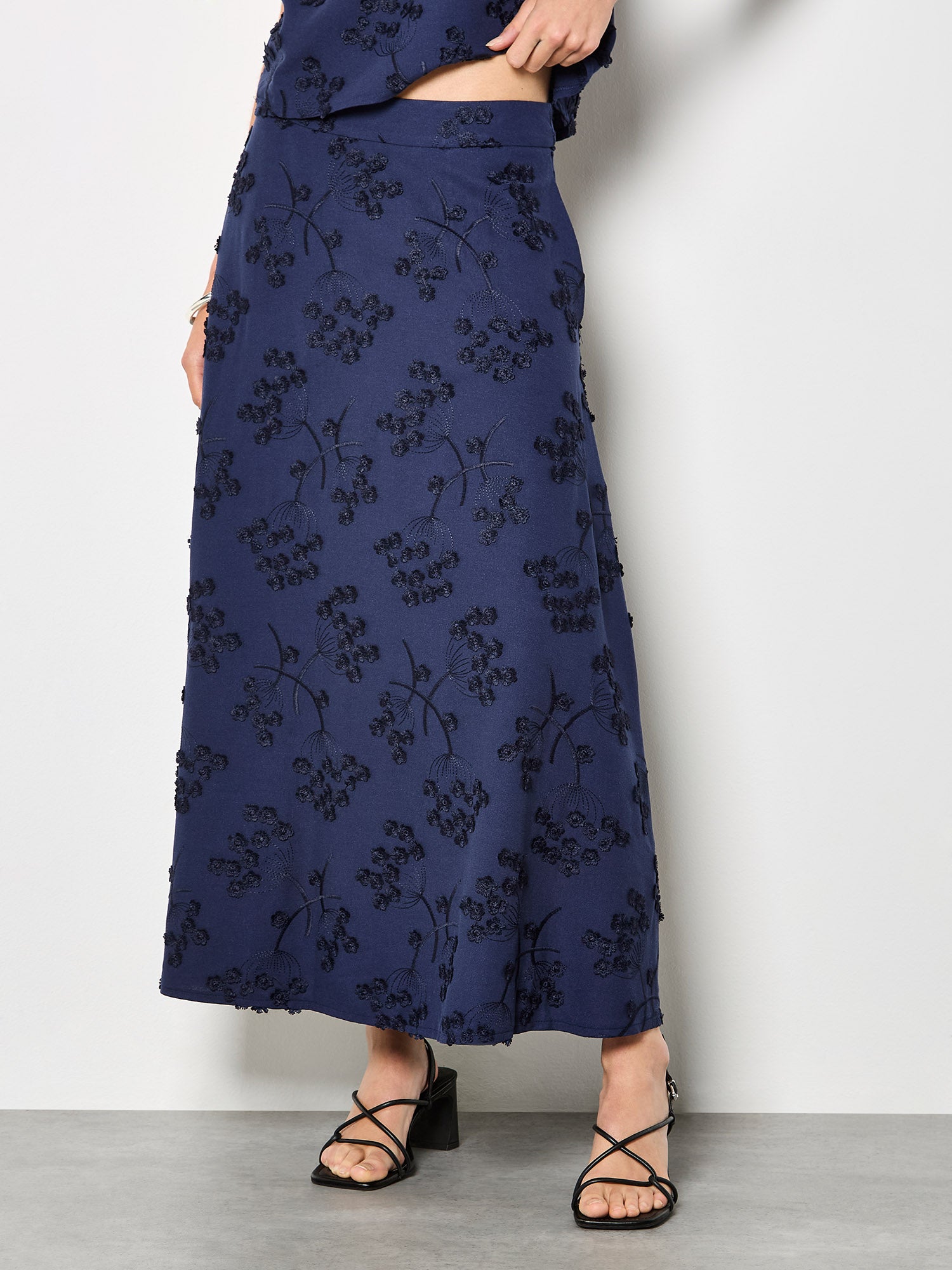 Dandellion Embroidered Maxi Skirt