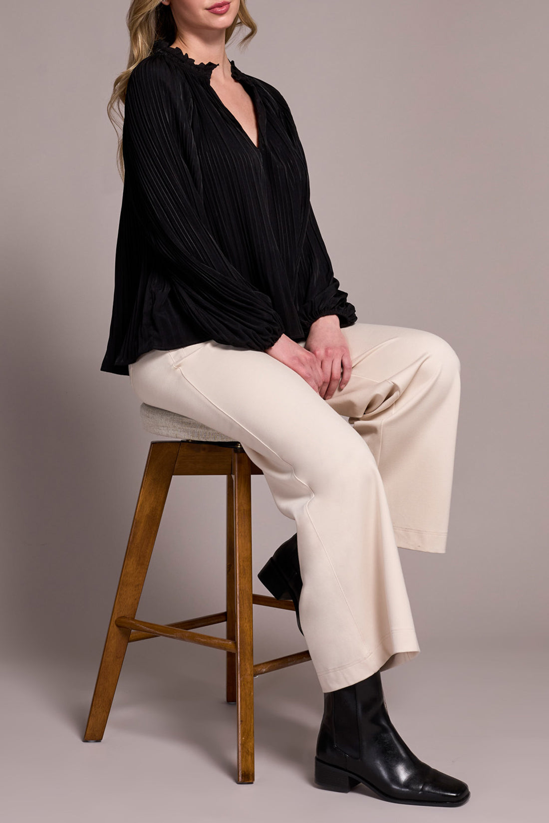 Long Sleeve Blouse with Ruffle Collar