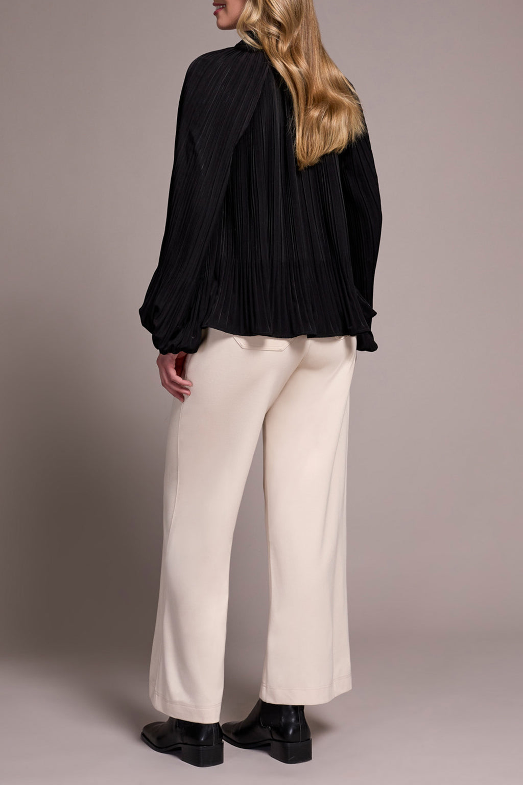 Long Sleeve Blouse with Ruffle Collar
