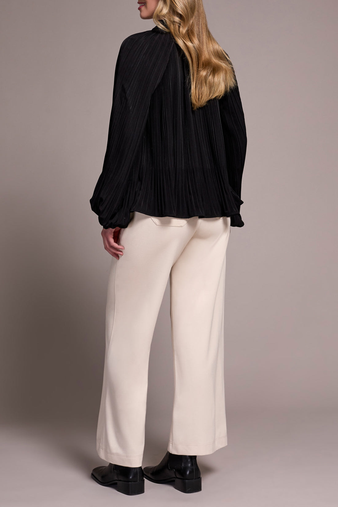 Long Sleeve Blouse with Ruffle Collar